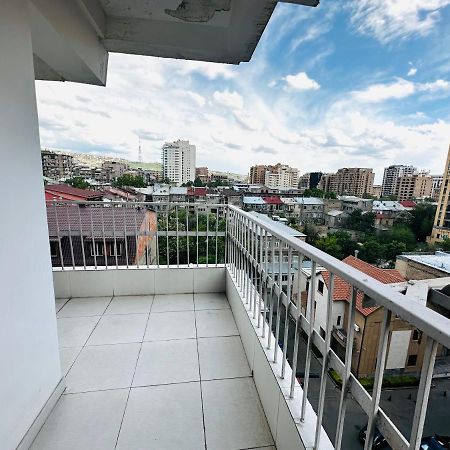 Suite Apartment On Pushkin Street Yerevan Bagian luar foto