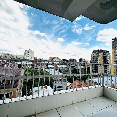 Suite Apartment On Pushkin Street Yerevan Bagian luar foto