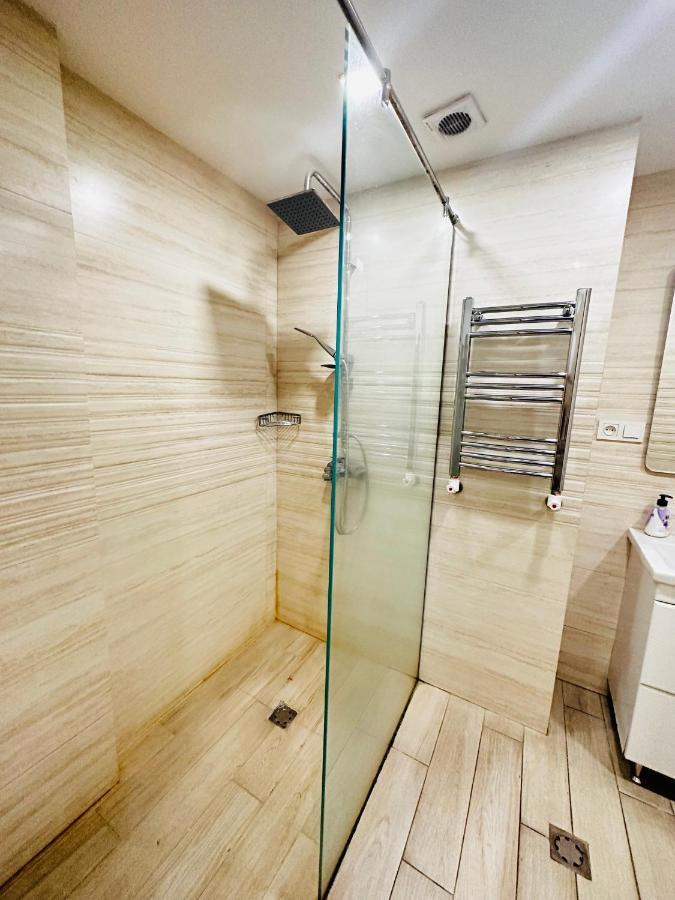 Suite Apartment On Pushkin Street Yerevan Bagian luar foto