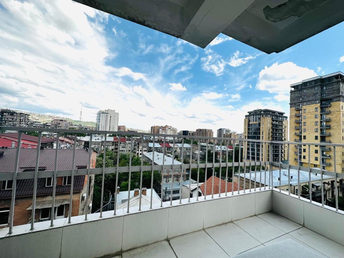Suite Apartment On Pushkin Street Yerevan Bagian luar foto