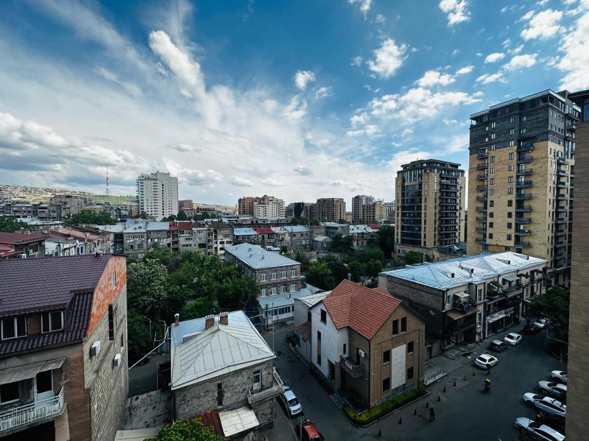 Suite Apartment On Pushkin Street Yerevan Bagian luar foto