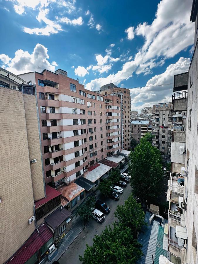 Suite Apartment On Pushkin Street Yerevan Bagian luar foto