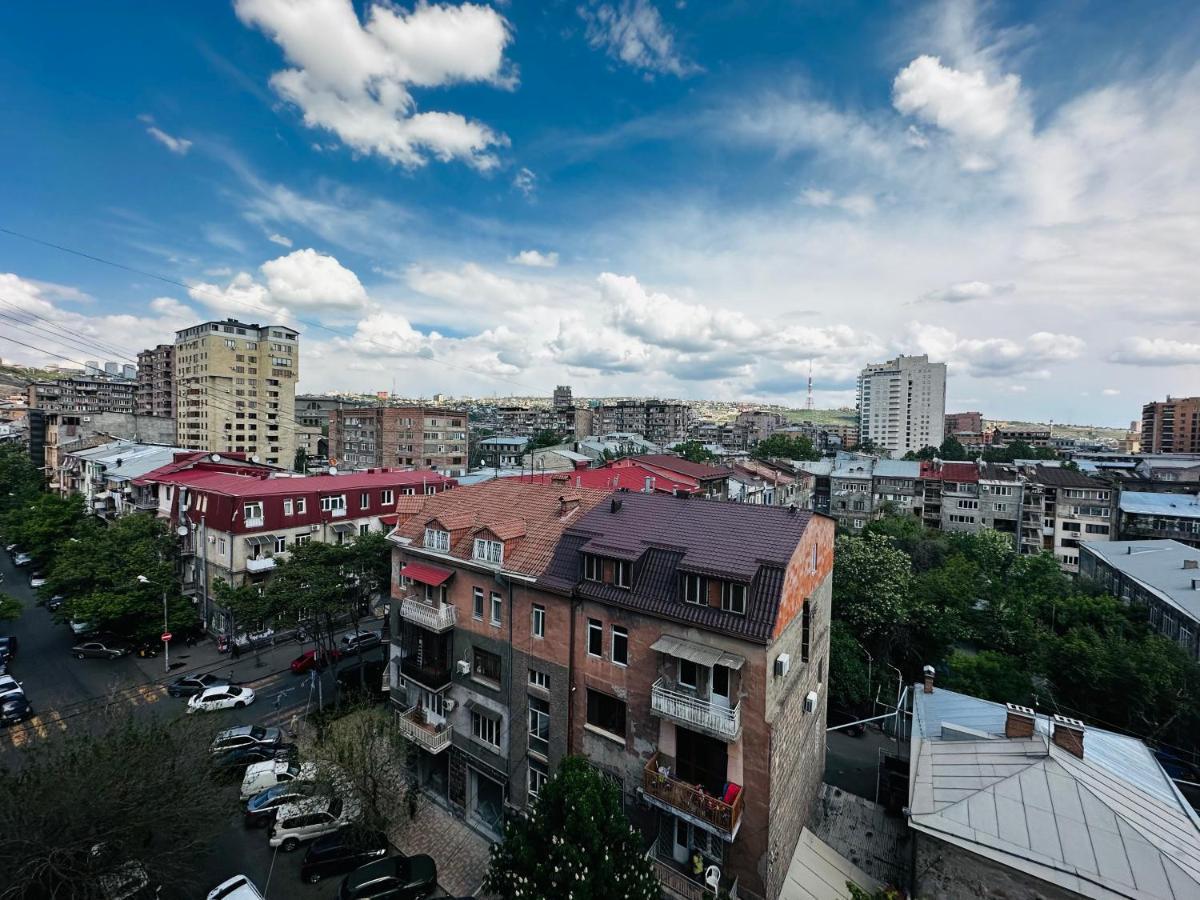 Suite Apartment On Pushkin Street Yerevan Bagian luar foto